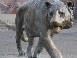 A metal statue of a tiger
